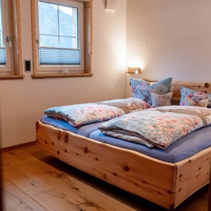 Chalet_Hirschbach_Ap. 1 Rotspitz Schlafzimmer 1_1 (Chris Gollhofer CA109478)