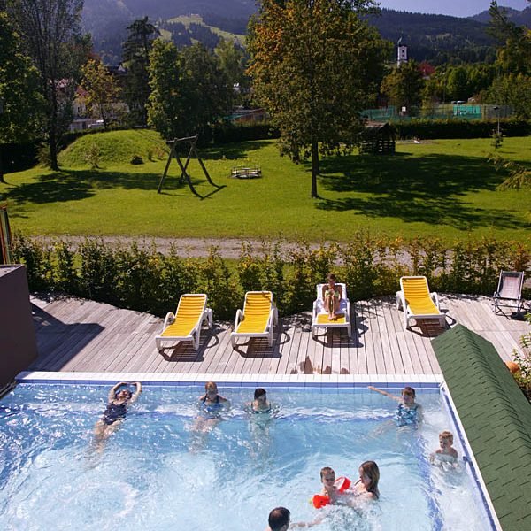 warmwasseraussenbecken_01